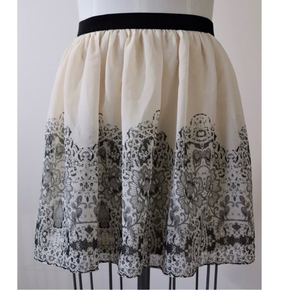 Like New‼️American Eagle Outfitters Cream&Black Chiffon Mini Ballet Skirt, Sz S - Picture 5 of 10